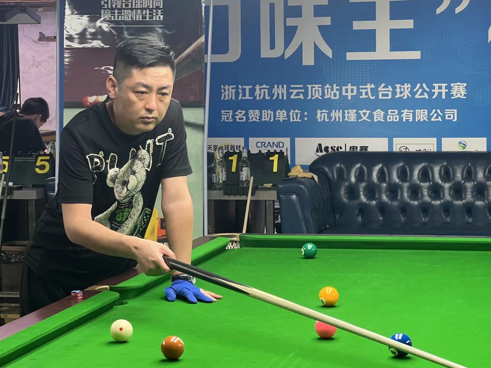 特别是在他 特别是在他